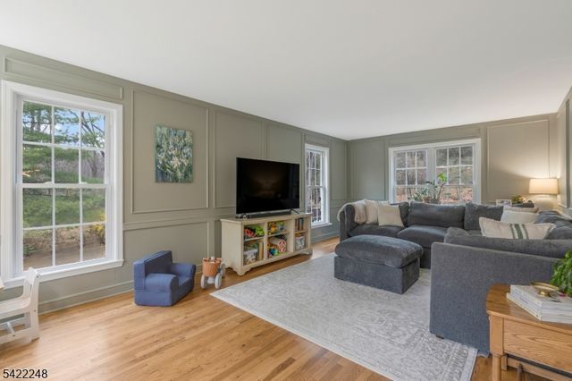 66 Grayrock Rd, Clinton Twp., NJ 08809