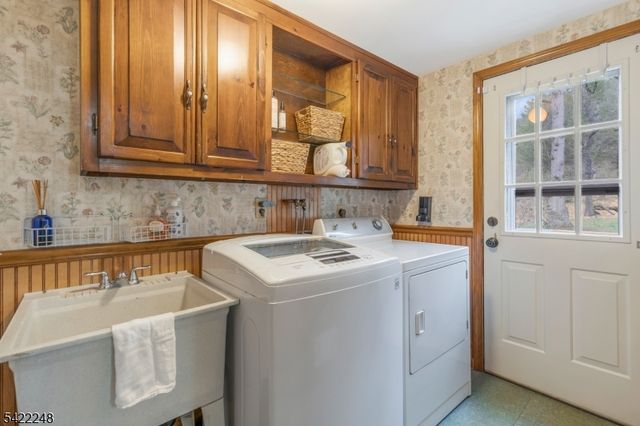 66 Grayrock Rd, Clinton Twp., NJ 08809