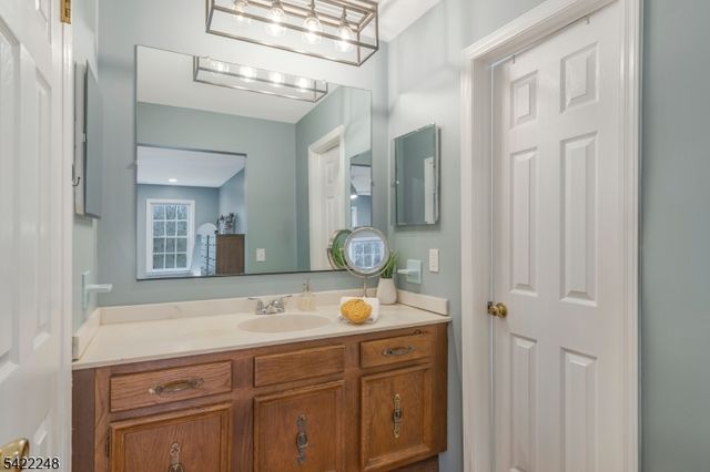 66 Grayrock Rd, Clinton Twp., NJ 08809