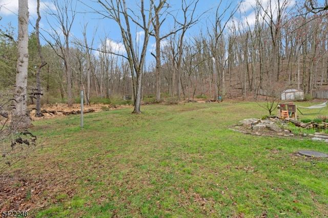 66 Grayrock Rd, Clinton Twp., NJ 08809