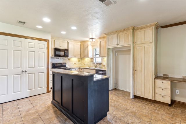 11 Woodhaven Court, Krugerville, TX 76227