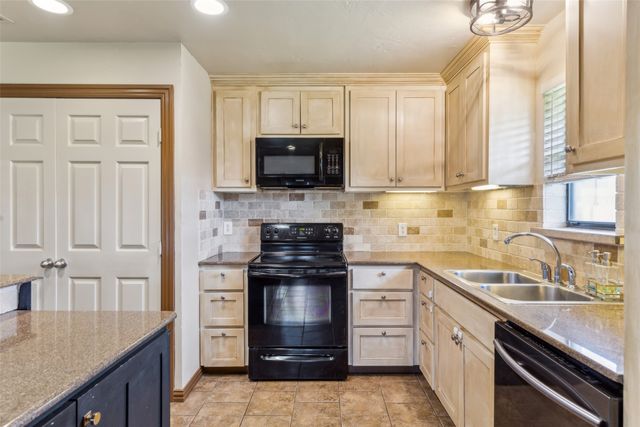 11 Woodhaven Court, Krugerville, TX 76227