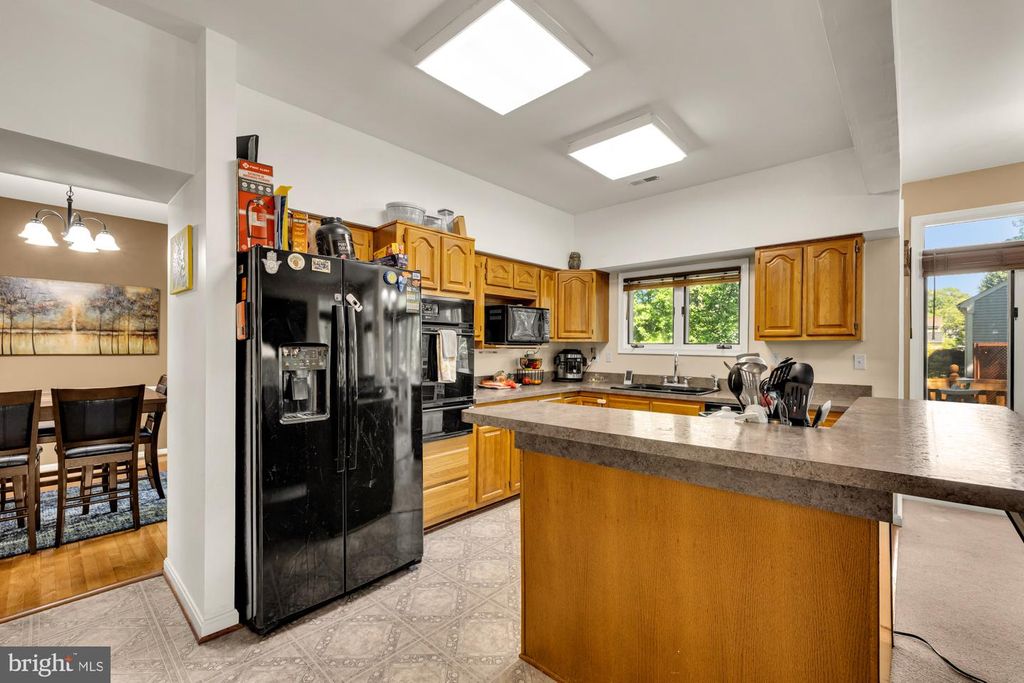 Image 11 of property listing at 5007 DAMSELFISH CT, Waldorf, MD 20603