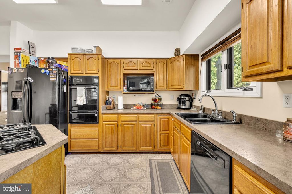 Image 12 of property listing at 5007 DAMSELFISH CT, Waldorf, MD 20603