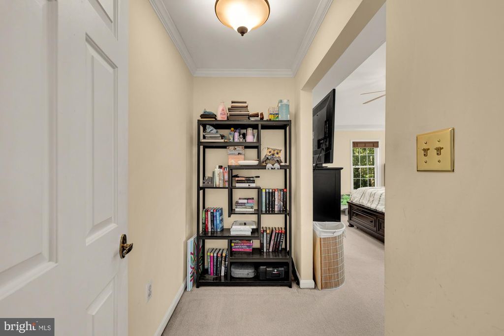 Image 16 of property listing at 5007 DAMSELFISH CT, Waldorf, MD 20603