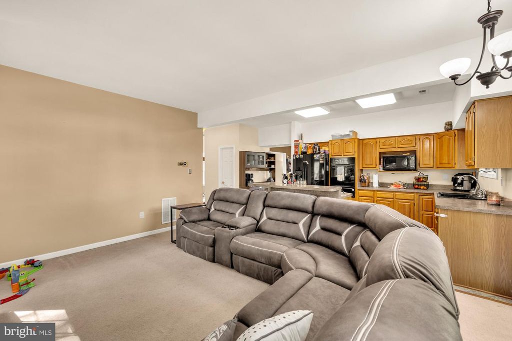 Image 21 of property listing at 5007 DAMSELFISH CT, Waldorf, MD 20603