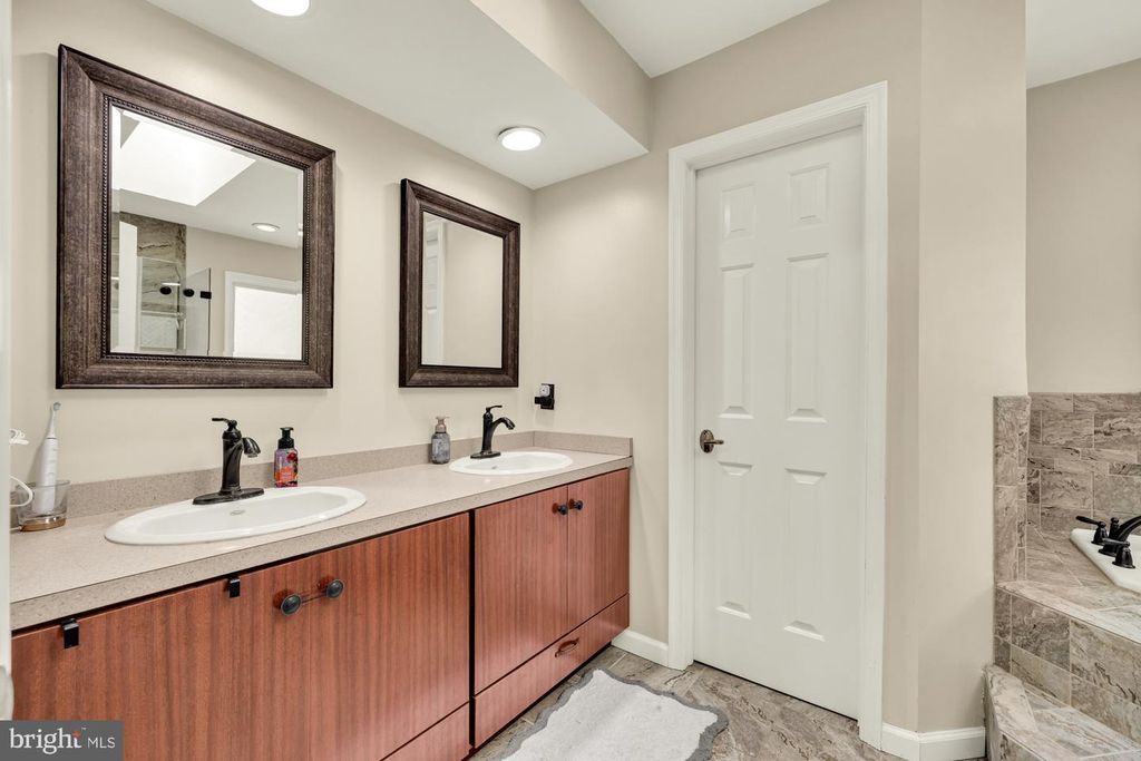 Image 31 of property listing at 5007 DAMSELFISH CT, Waldorf, MD 20603