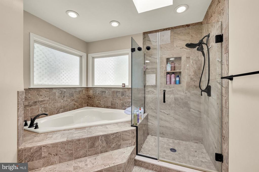 Image 33 of property listing at 5007 DAMSELFISH CT, Waldorf, MD 20603