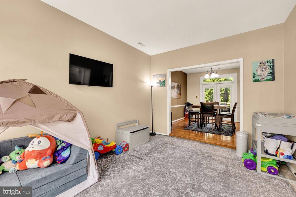 Image 35 of property listing at 5007 DAMSELFISH CT, Waldorf, MD 20603