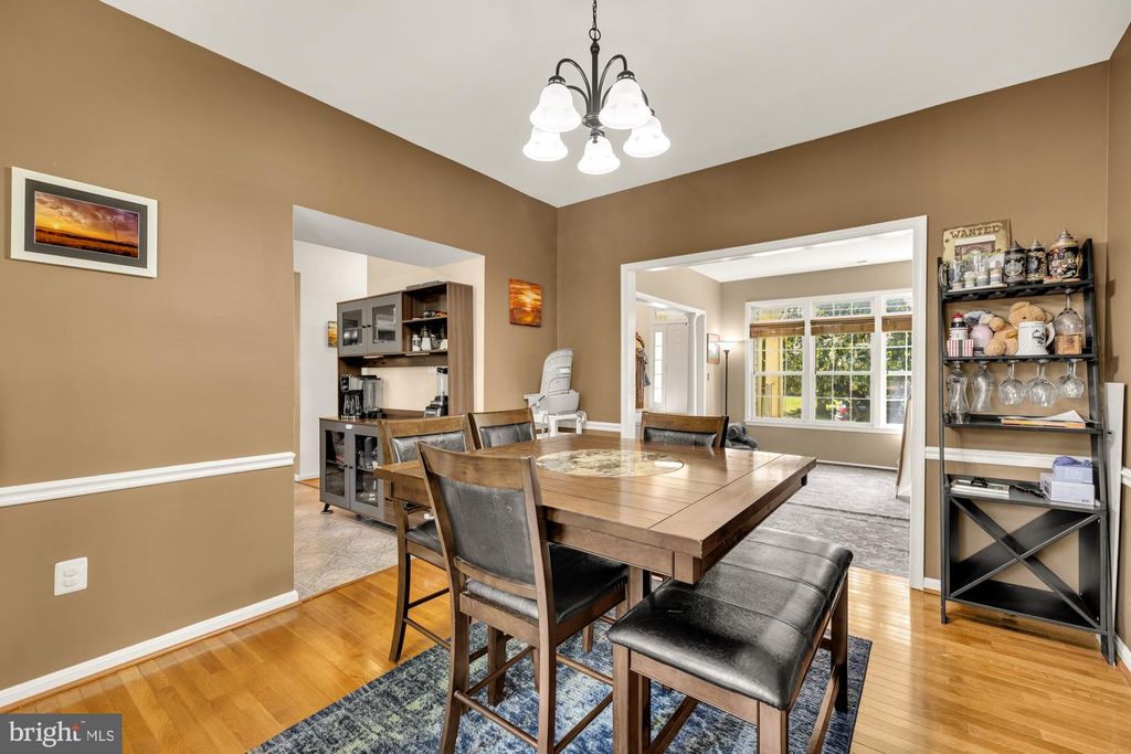 Image 8 of property listing at 5007 DAMSELFISH CT, Waldorf, MD 20603