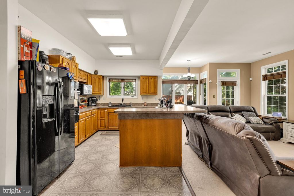 Image 9 of property listing at 5007 DAMSELFISH CT, Waldorf, MD 20603