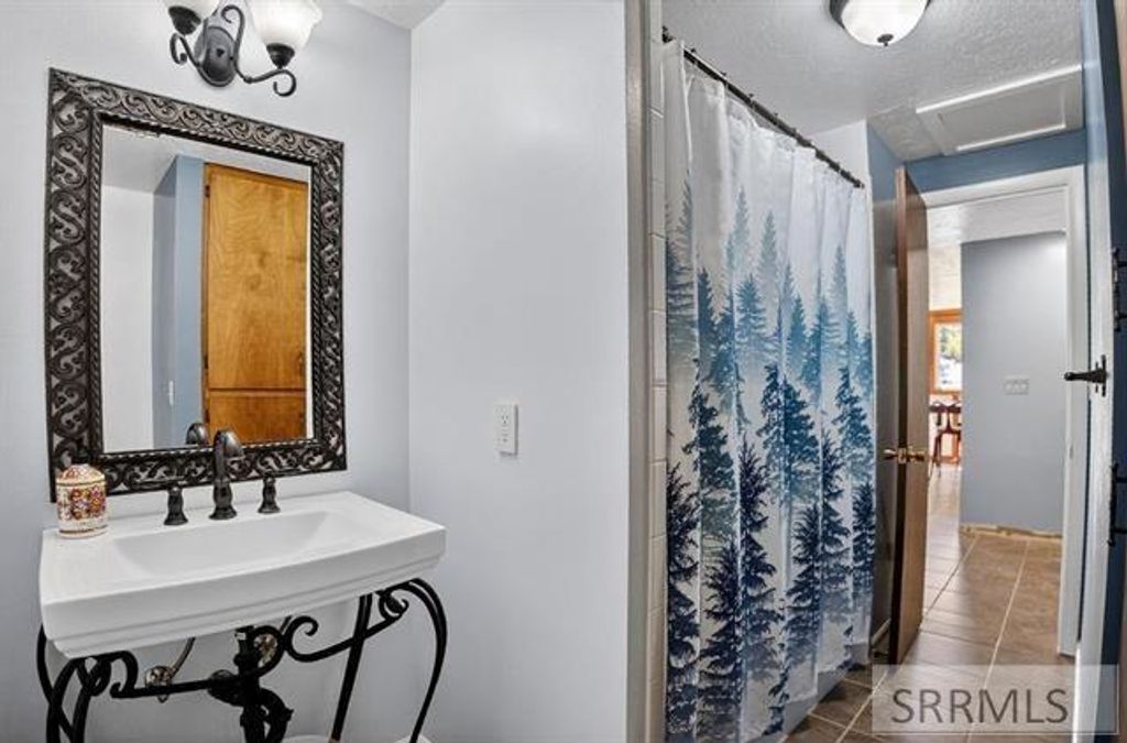 Image 27 of property listing at 3929 Rast Road, American Falls, ID 83211