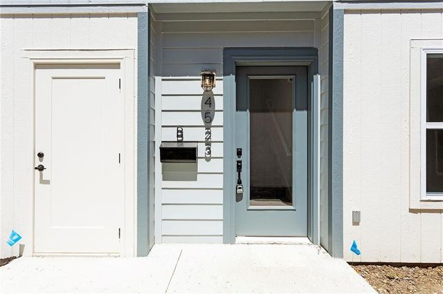 4523 Forest Avenue B, Kansas City, MO 64110