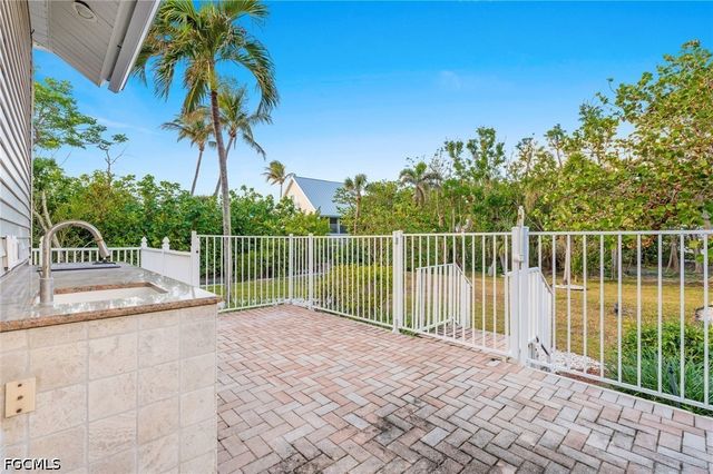 4090 W Gulf DR, Sanibel, FL 33957