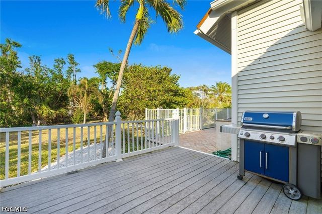 4090 W Gulf DR, Sanibel, FL 33957