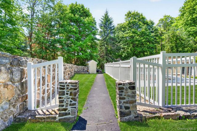 592 Long Pond Road, Mahopac, NY 10541