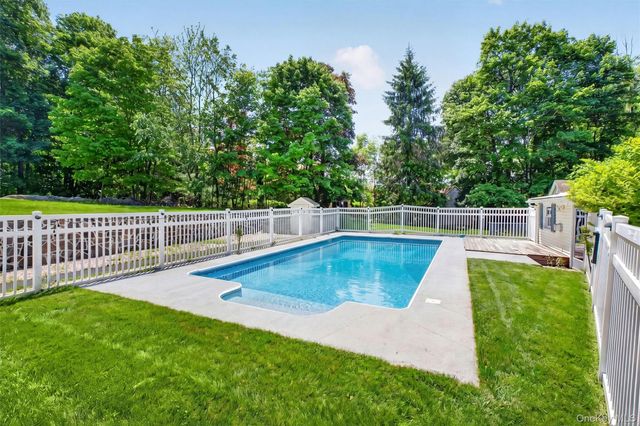 592 Long Pond Road, Mahopac, NY 10541