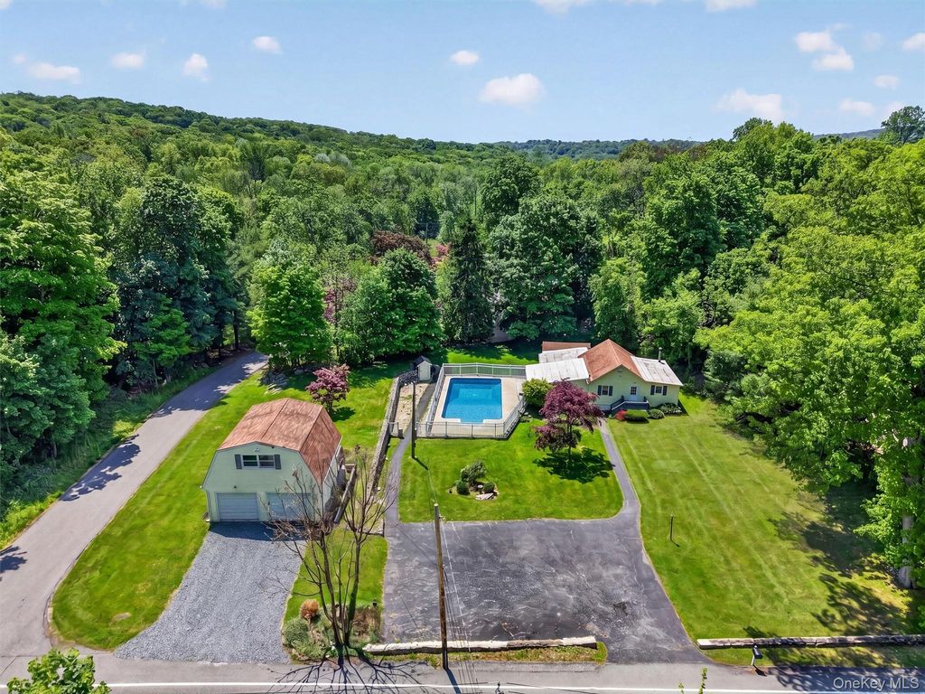 592 Long Pond Road, Mahopac, NY 10541