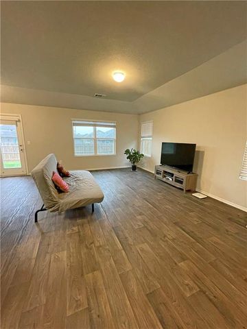 5825 Shanjia DR, Austin, TX 78724