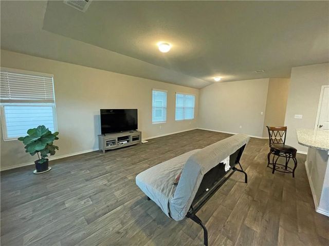 5825 Shanjia DR, Austin, TX 78724