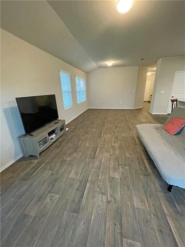5825 Shanjia DR, Austin, TX 78724