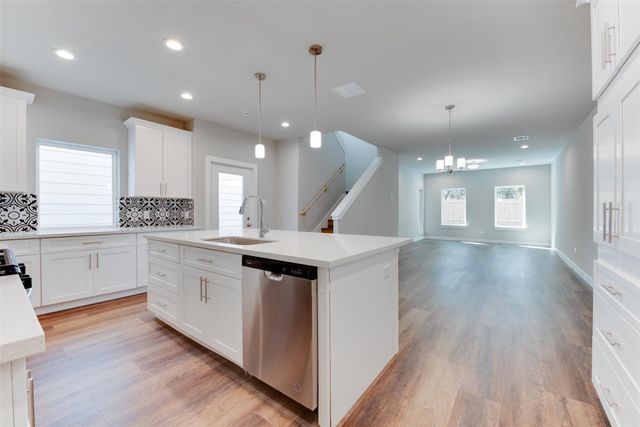 6619 Ezzard Charles Lane, Houston, TX 77091