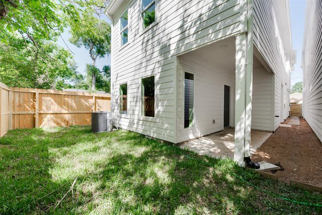6619 Ezzard Charles Lane, Houston, TX 77091