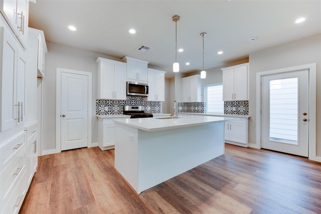 6619 Ezzard Charles Lane, Houston, TX 77091