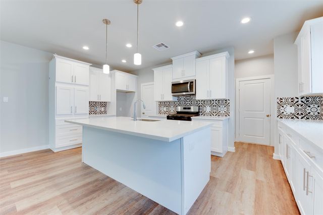 6619 Ezzard Charles Lane, Houston, TX 77091
