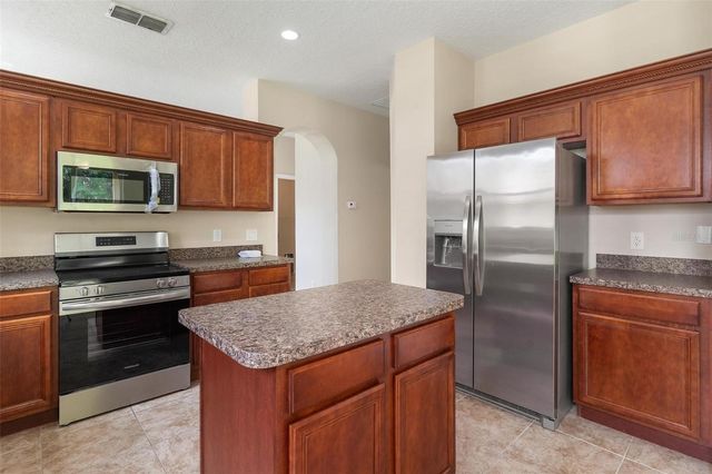 3360 CREEK RUN LANE, Eustis, FL 32736