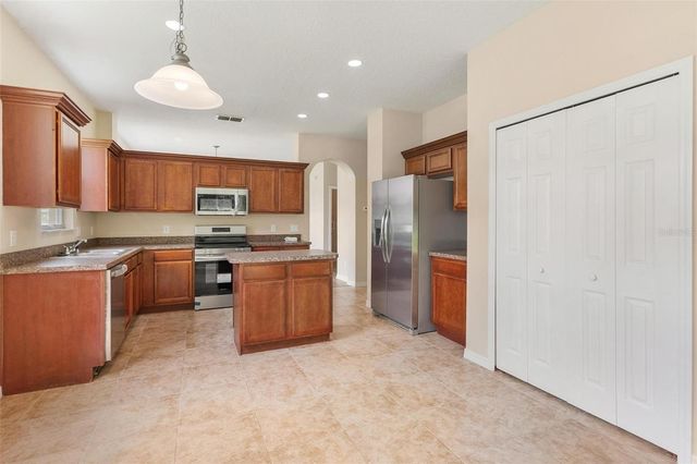 3360 CREEK RUN LANE, Eustis, FL 32736
