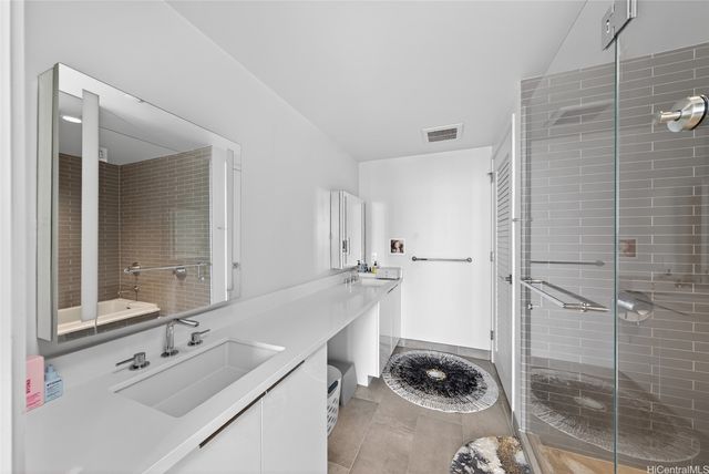 1001 queen Street 2604, Honolulu, HI 96814