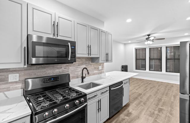 6111 N Winthrop Avenue 1, Chicago, IL 60660