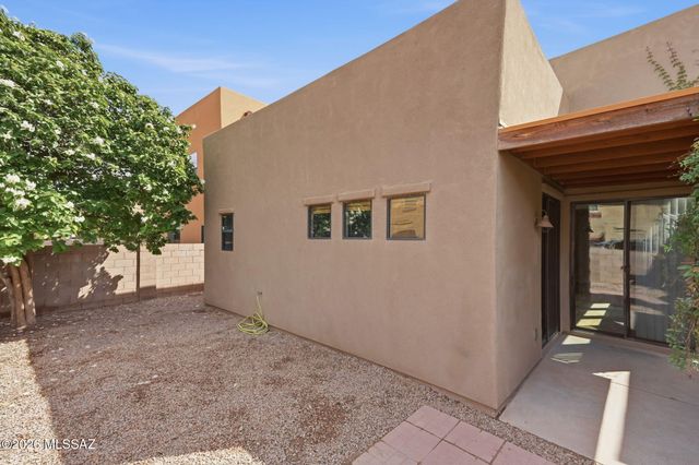 8753 N Mugho Pine Trail, Tucson, AZ 85743