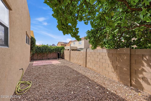 8753 N Mugho Pine Trail, Tucson, AZ 85743