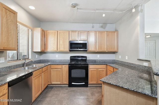 8753 N Mugho Pine Trail, Tucson, AZ 85743
