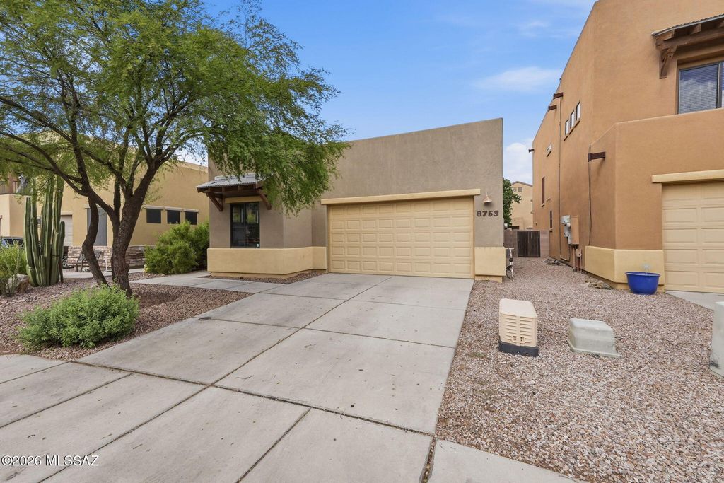 8753 N Mugho Pine Trail, Tucson, AZ 85743