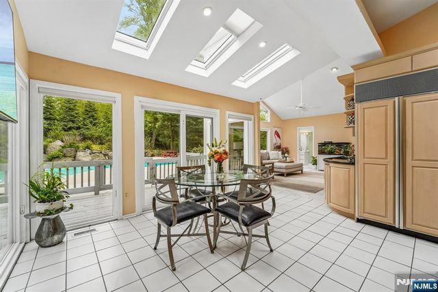 8 Union Hill Road, Denville Township, NJ 07834