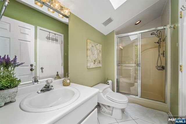 8 Union Hill Road, Denville Township, NJ 07834