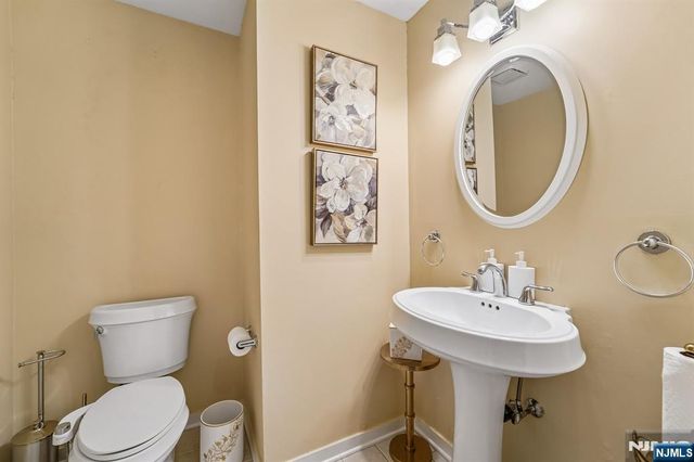 8 Union Hill Road, Denville Township, NJ 07834
