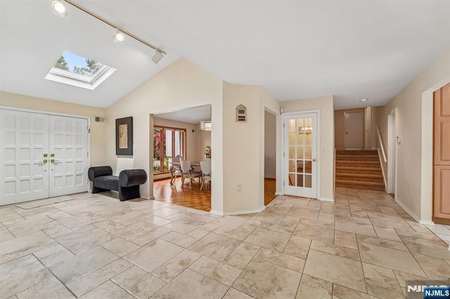 8 Union Hill Road, Denville Township, NJ 07834