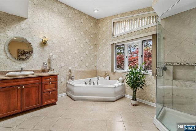 8 Union Hill Road, Denville Township, NJ 07834