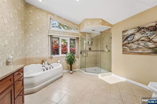 8 Union Hill Road, Denville Township, NJ 07834