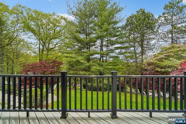 8 Union Hill Road, Denville Township, NJ 07834