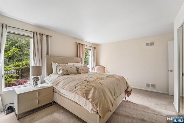 8 Union Hill Road, Denville Township, NJ 07834