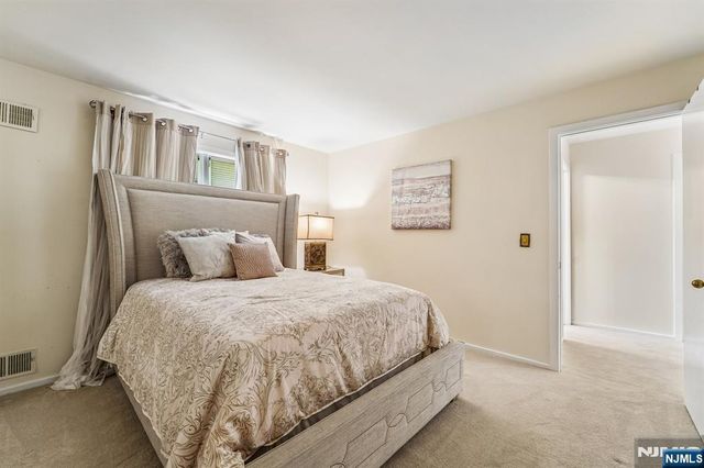 8 Union Hill Road, Denville Township, NJ 07834