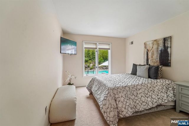 8 Union Hill Road, Denville Township, NJ 07834