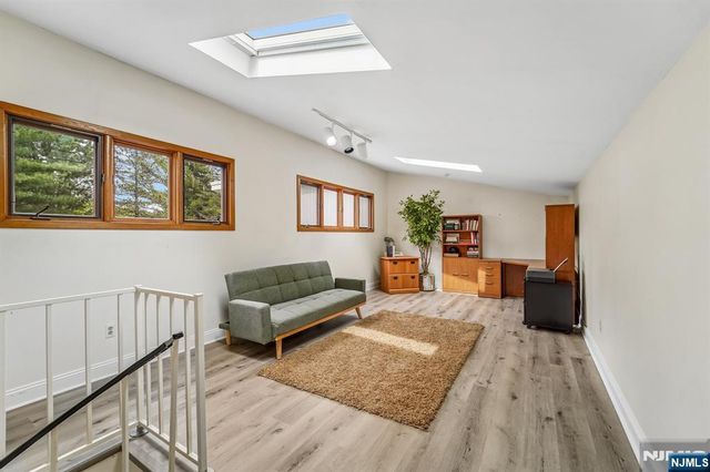 8 Union Hill Road, Denville Township, NJ 07834
