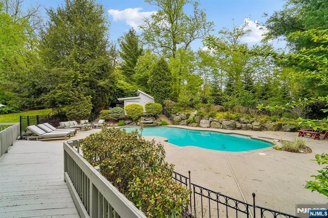 8 Union Hill Road, Denville Township, NJ 07834
