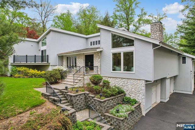 8 Union Hill Road, Denville Township, NJ 07834